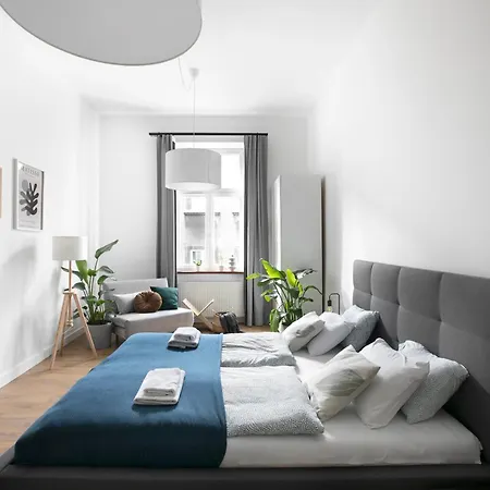 Beautiful Apartment For 8 People In Cracow'S Heart-3