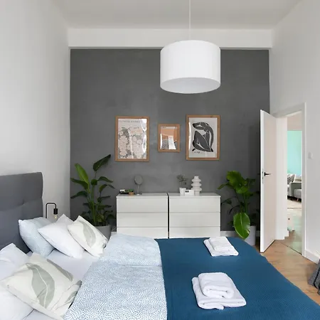 Beautiful Apartment For 8 People In Cracow'S Heart-2